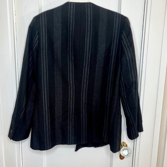 Vintage Tahari Black & Grey Striped Asymmetircal Blazer 90s -12 - Picture 2 of 9